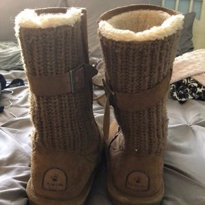 bearpaw with crochet in the back and a buckle
